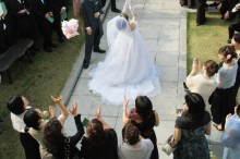 夏 結婚式 女性 服装